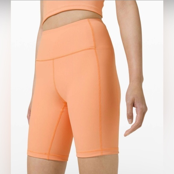 Lululemon Ribbed Contoured High Rise Short 8" Size 2 - Picture 2 of 10